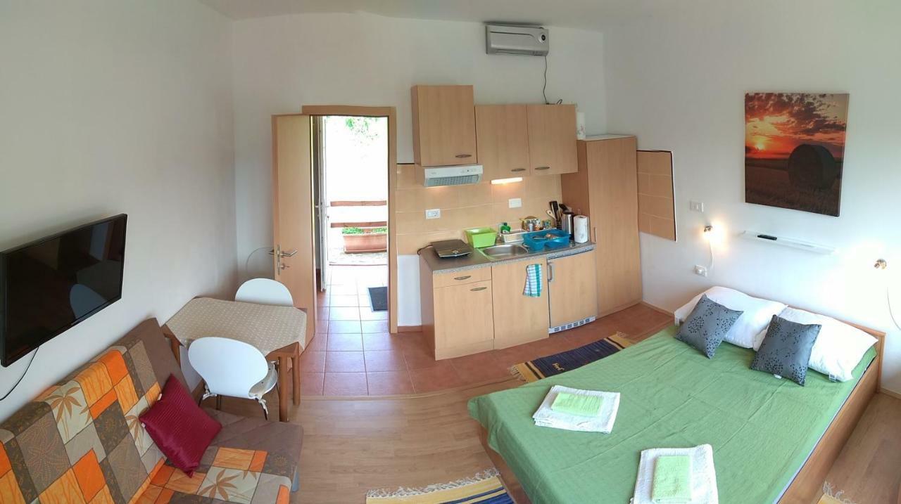 Apartmaji Suhorje Luaran gambar