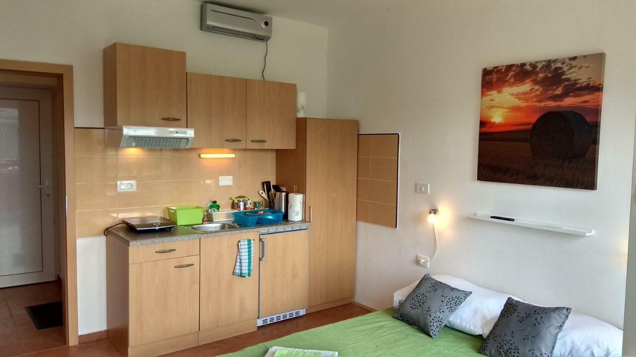 Apartmaji Suhorje Luaran gambar